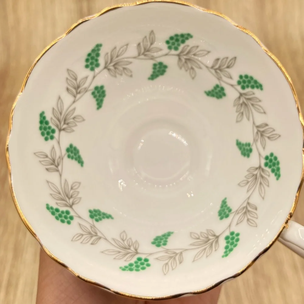 VINTAGE CROWN STAFFORDSHIRE fine bone china  mare England. - Picture 4 of 9